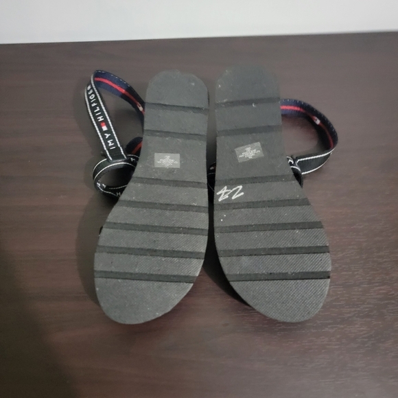 Tommy Hilfiger Women’s Black Velcro Strap ‘Adia’ Platform Sandals - Picture 6 of 7